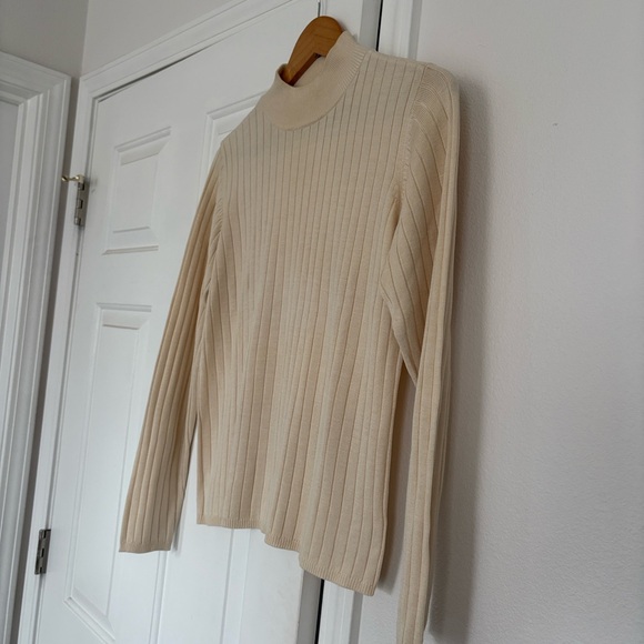 Liz Claiborne Silk Ivory Ribbed Turtleneck Sweater - Picture 7 of 13
